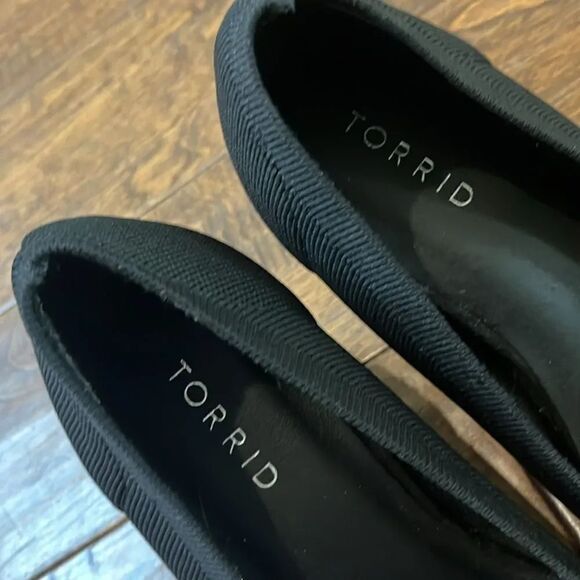 TORRID Black Stretch Knit Pump, size 8.5 WW - Picture 5 of 9